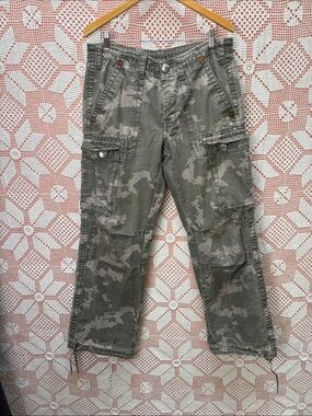 True Religion Y2K Camo Cargo Pants Size 32